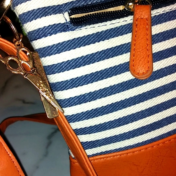 💇 Stylist Crossbody - Picture 4 of 8